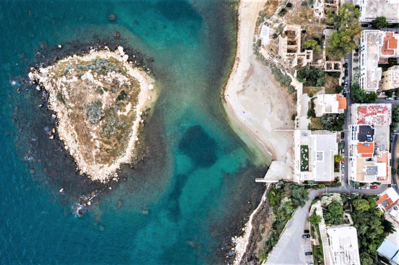 Bedwave Seaside Mansion Hostel Piraeus Bagian luar foto