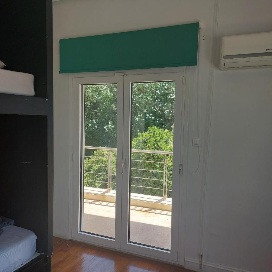 Bedwave Seaside Mansion Hostel Piraeus Bagian luar foto