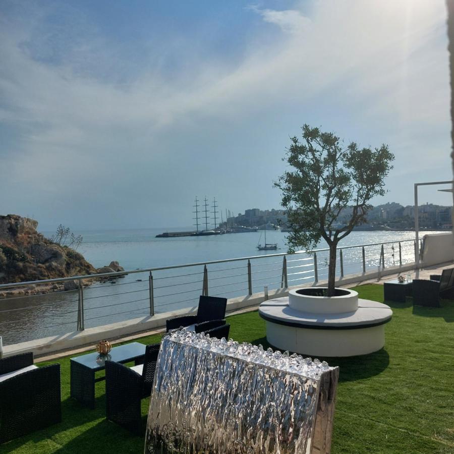 Bedwave Seaside Mansion Hostel Piraeus Bagian luar foto